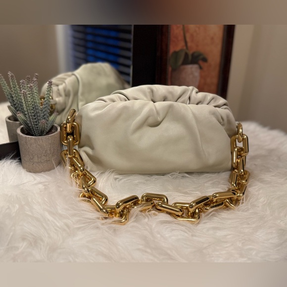Bottega Veneta Handbags - 🎀Bottega Veneta Chain Pouch🎀